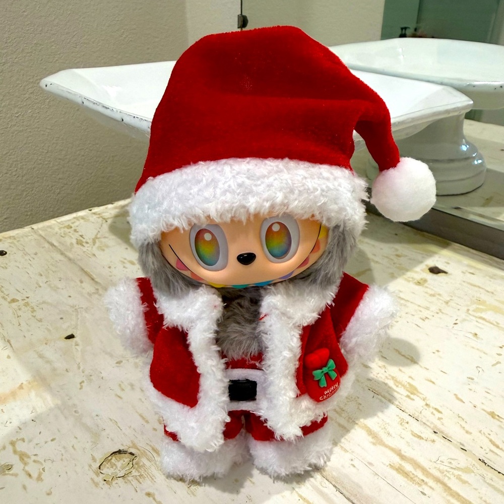 Labubu Santa outfit 17 cm doll. 4 piece